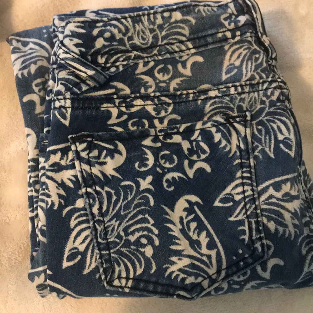 Blue skinny jeans